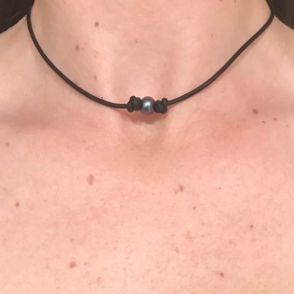 𝅺FRESHWATER Peacock Pearl & Black Leather Choker Necklace. Handmade to or… - Picture 1 of 7